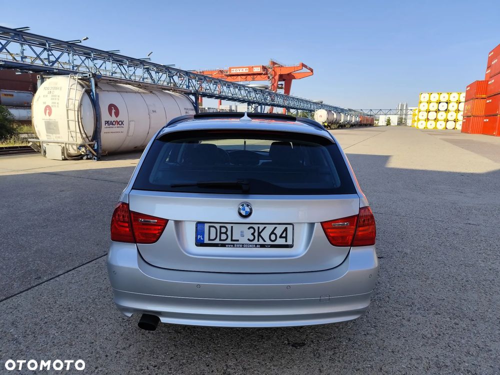 BMW Seria 3 318d DPF Edition Sport - 9