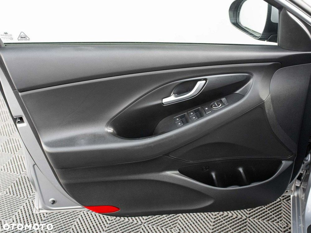 Hyundai i30 1.5 DPI Classic + - 11