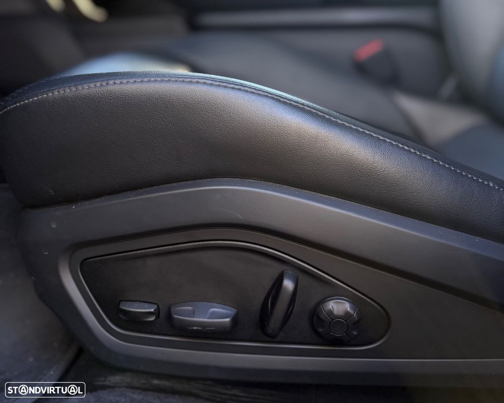 Porsche Taycan Cross Turismo 4 - 13