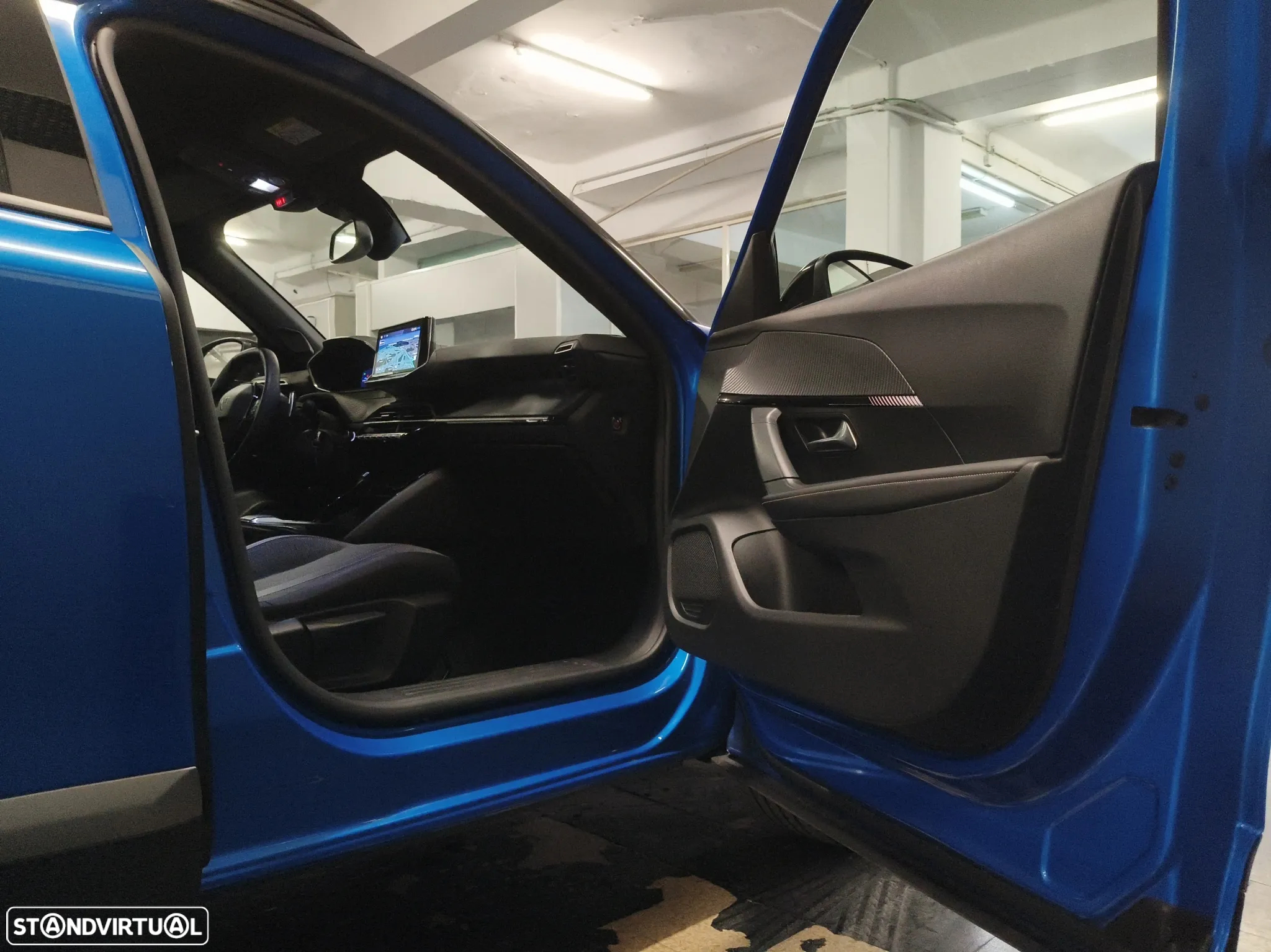 Peugeot 2008 1.2 PureTech Allure EAT8 - 26