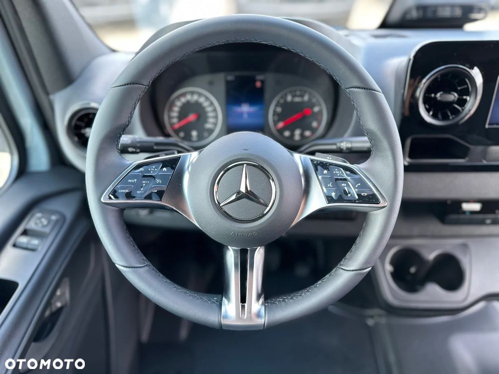Mercedes-Benz Sprinter - 24