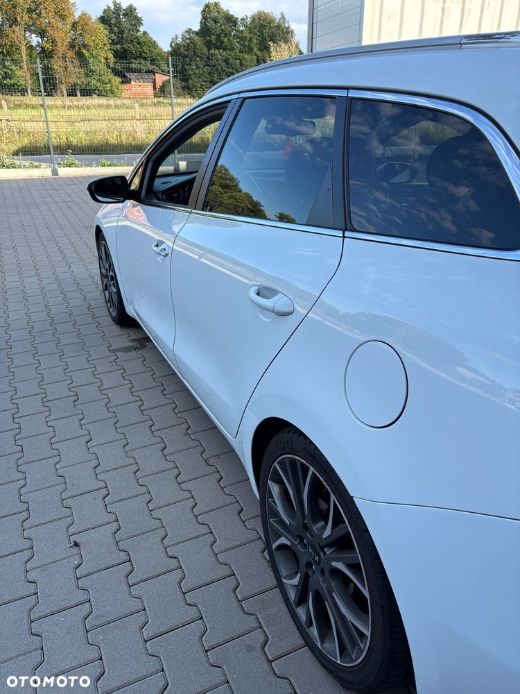 Kia Ceed - 9