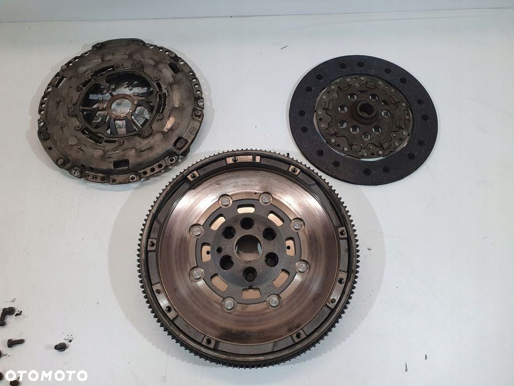 SPRZĘGŁO KOŁO DWUMASOWE VW AUDI 2.0 FSI 06F105264B - 2