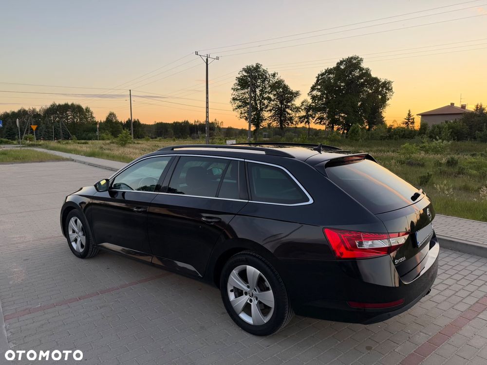 Skoda Superb 2.0 TDI Sportline - 23