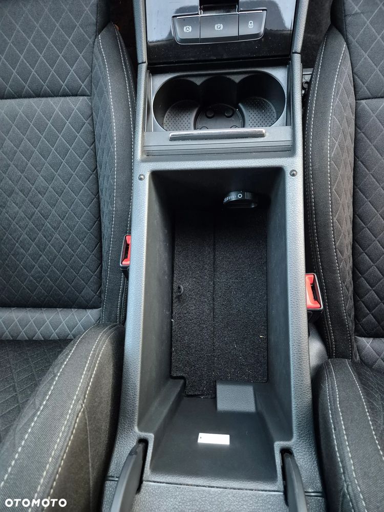 Skoda Superb 2.0 TDI Premium Edition - 36