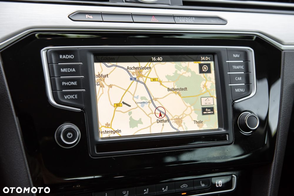 Volkswagen Passat Variant 2.0 TDI SCR DSG Highline - 25
