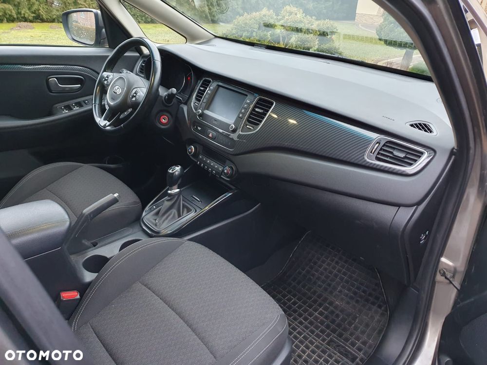 Kia Carens - 13
