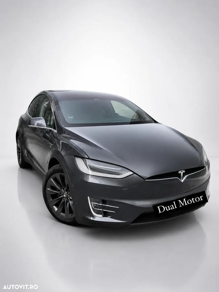 Tesla Model X - 8