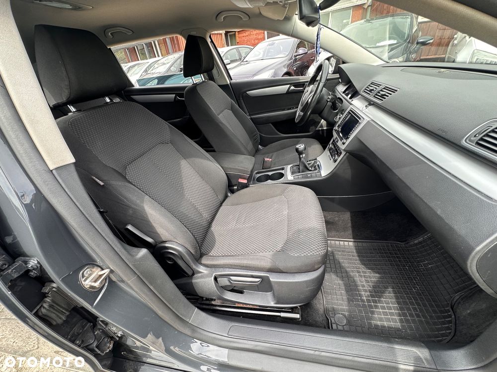 Volkswagen Passat 2.0 TDI Comfortline R-Style - 10