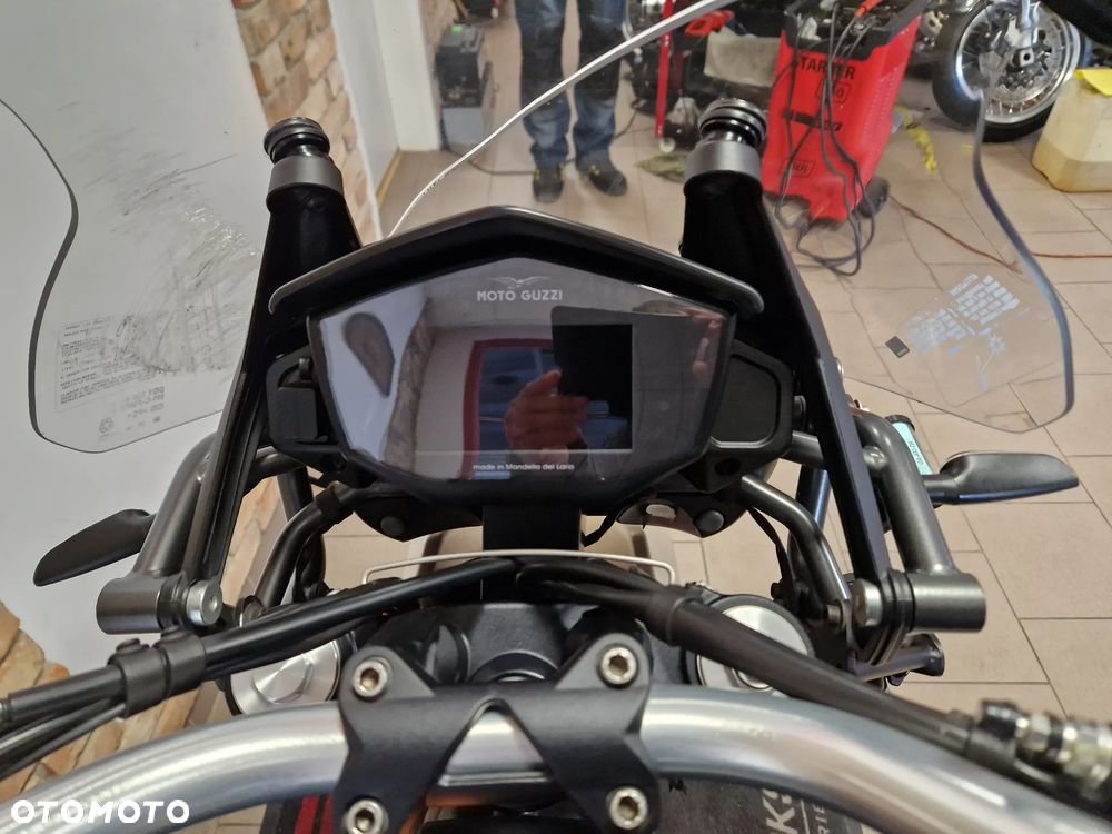Moto Guzzi V85 - 22