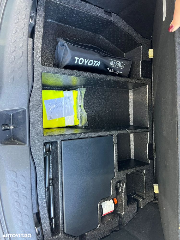 Toyota C-HR 2.0 Hybrid Business-Edition - 28