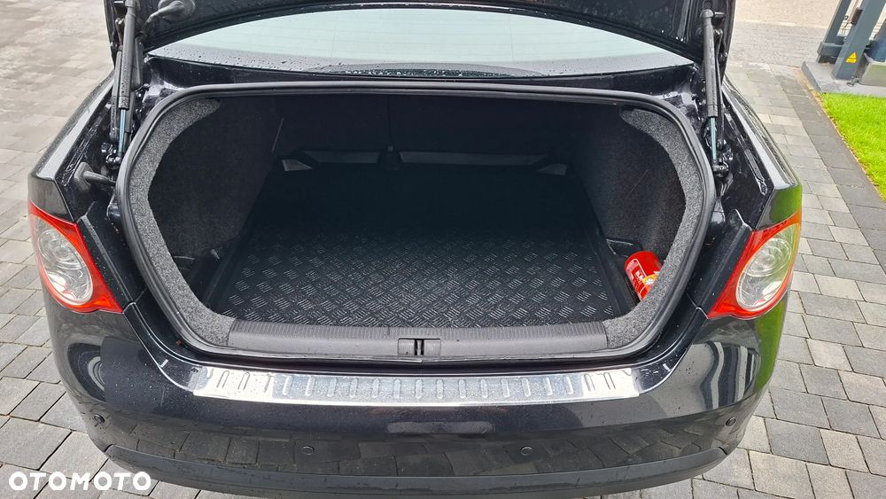 Volkswagen Jetta 1.6 Trendline - 8
