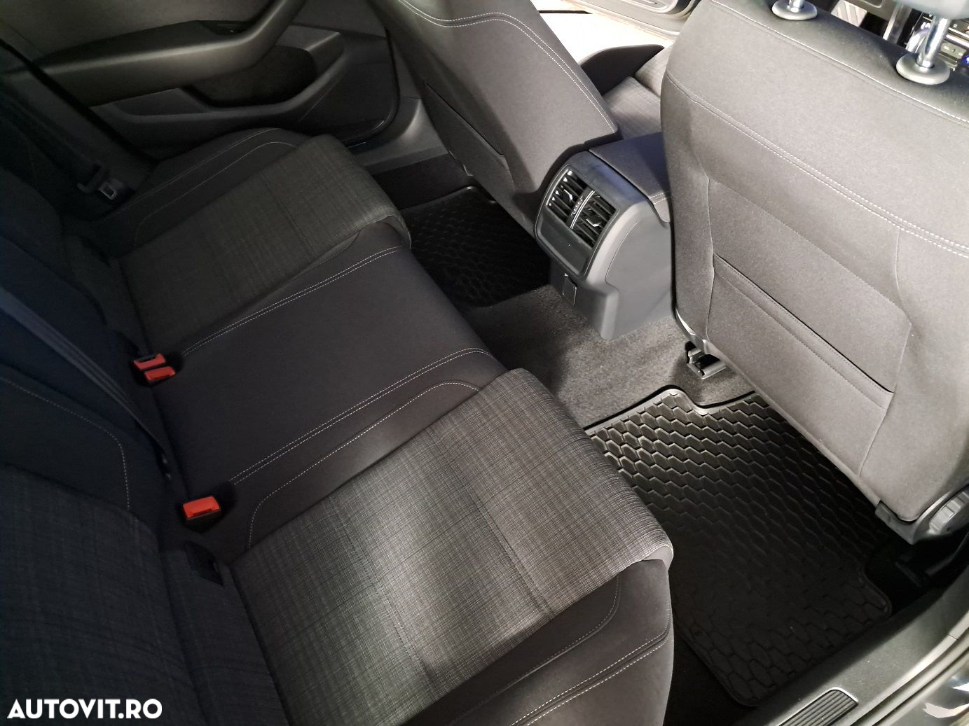 Volkswagen Passat - 18