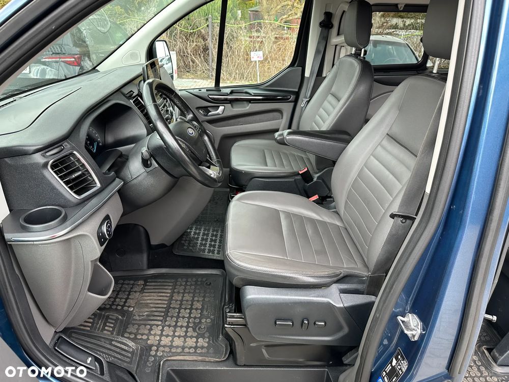 Ford Tourneo Custom - 21