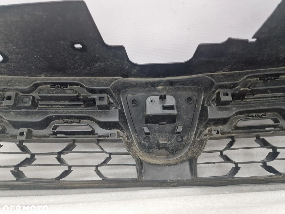 DACIA DUSTER I LIFT 13- ATRAPA / GRILL PRZEDNI PRZÓD , NR 623100838 , NR AUKCJI GR232 - 13