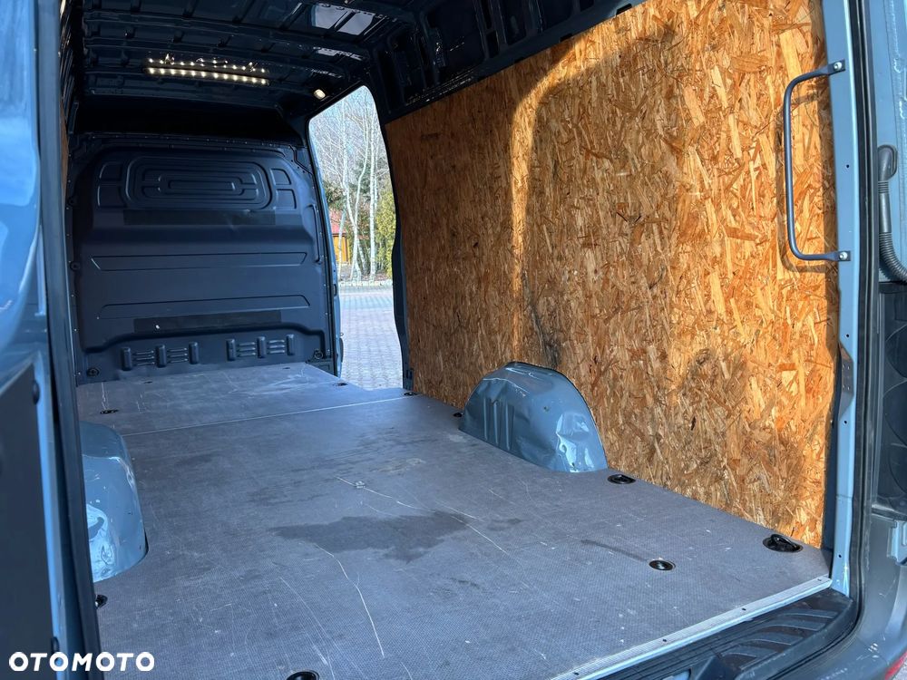 Mercedes-Benz Sprinter - 13