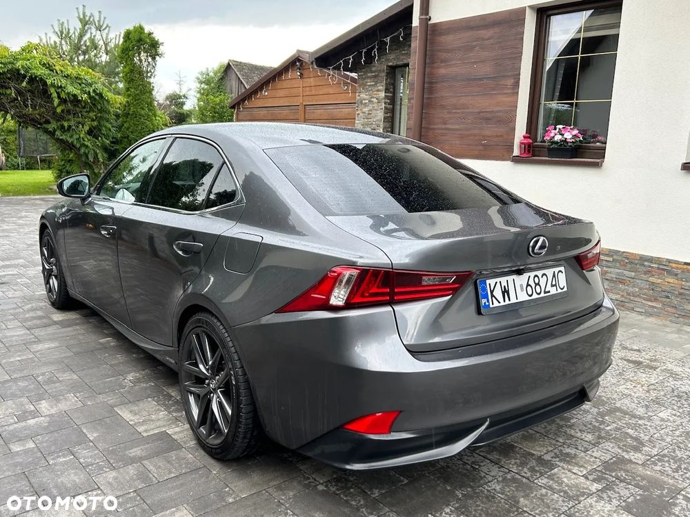 Lexus IS 300h F Sport - 10