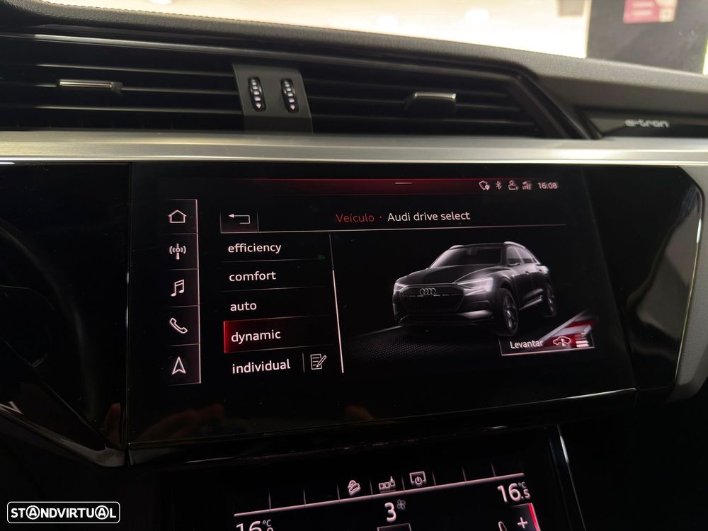 Audi e-tron 50 quattro S line - 26