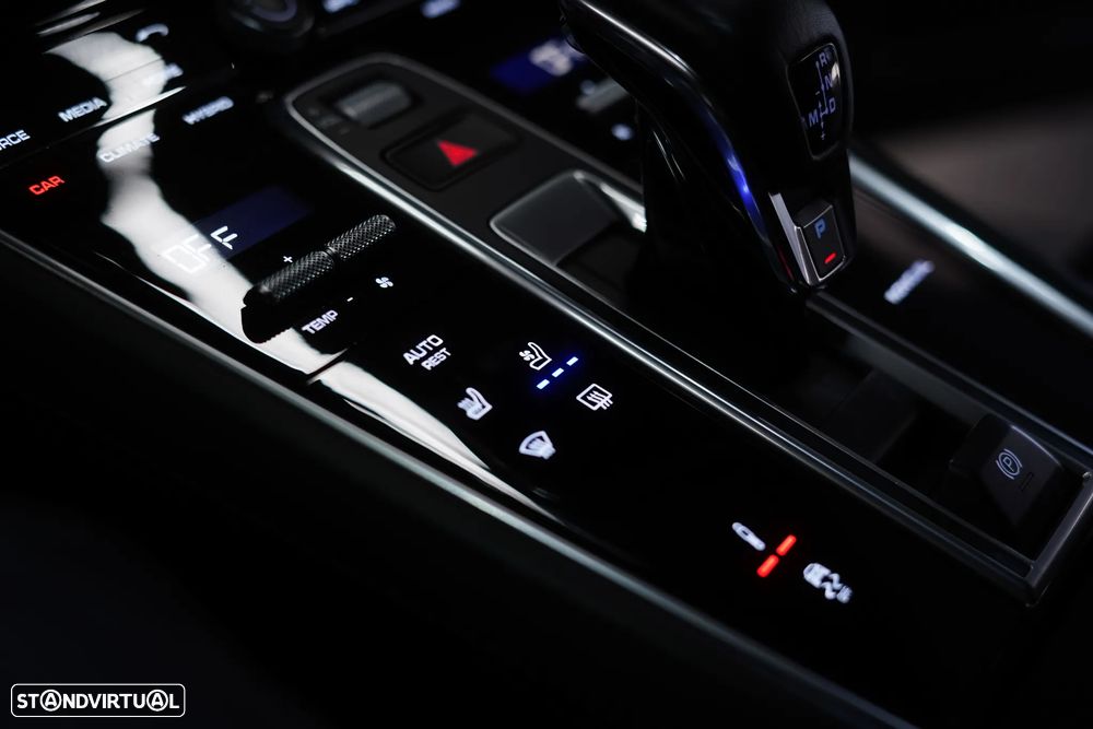 Porsche Panamera Sport Turismo 4 E-Hybrid 10 Years Edition - 36
