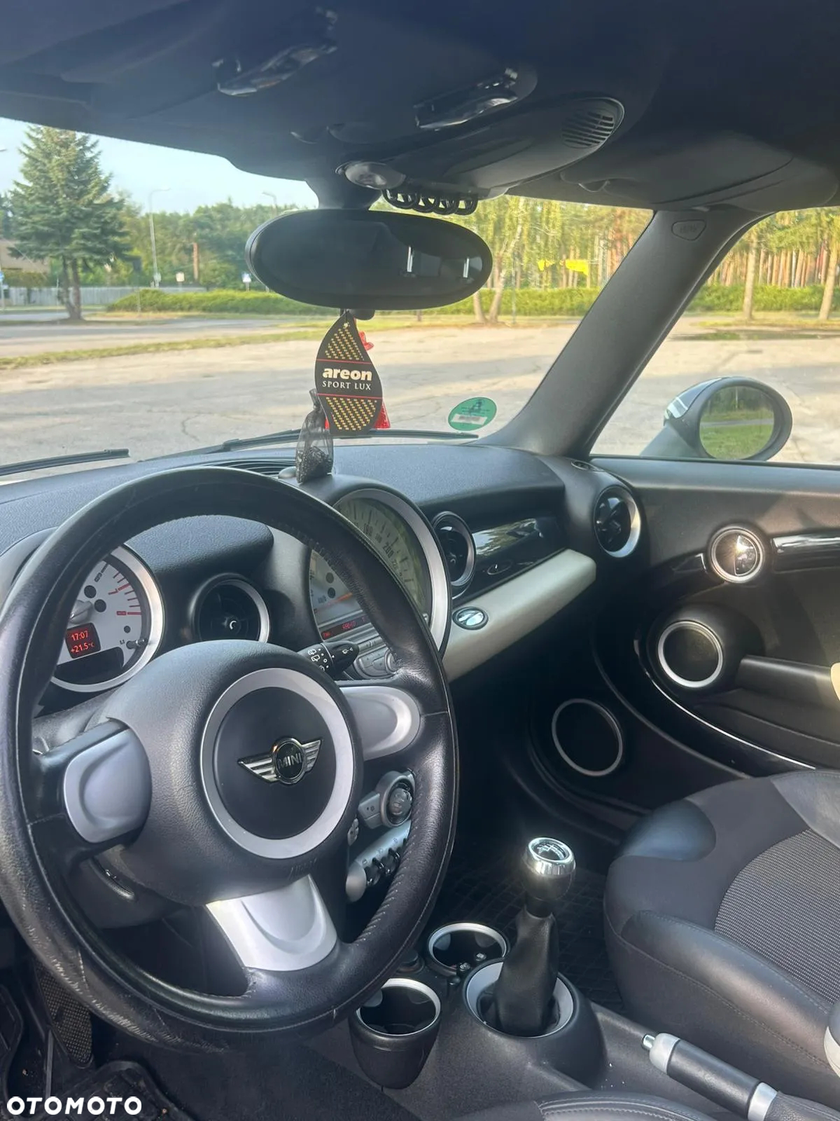 MINI Cooper Standard - 11