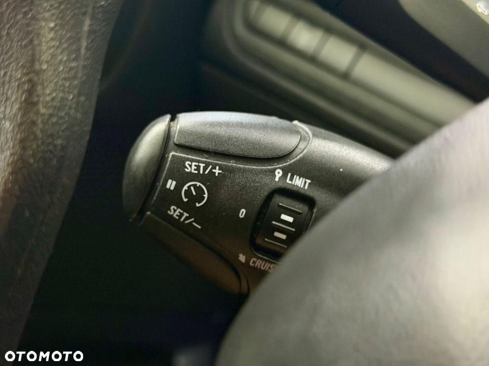 Peugeot 208 - 37