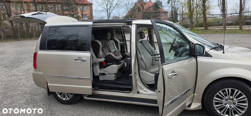 Chrysler Town & Country 3.6 Limited - 6