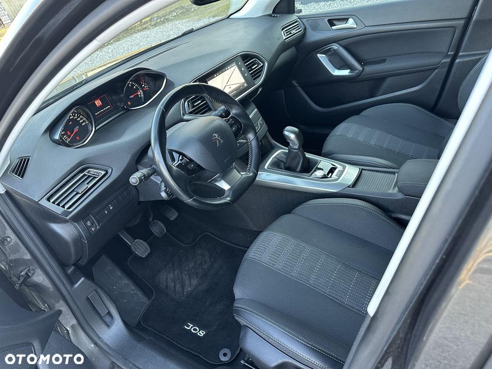 Peugeot 308 - 8