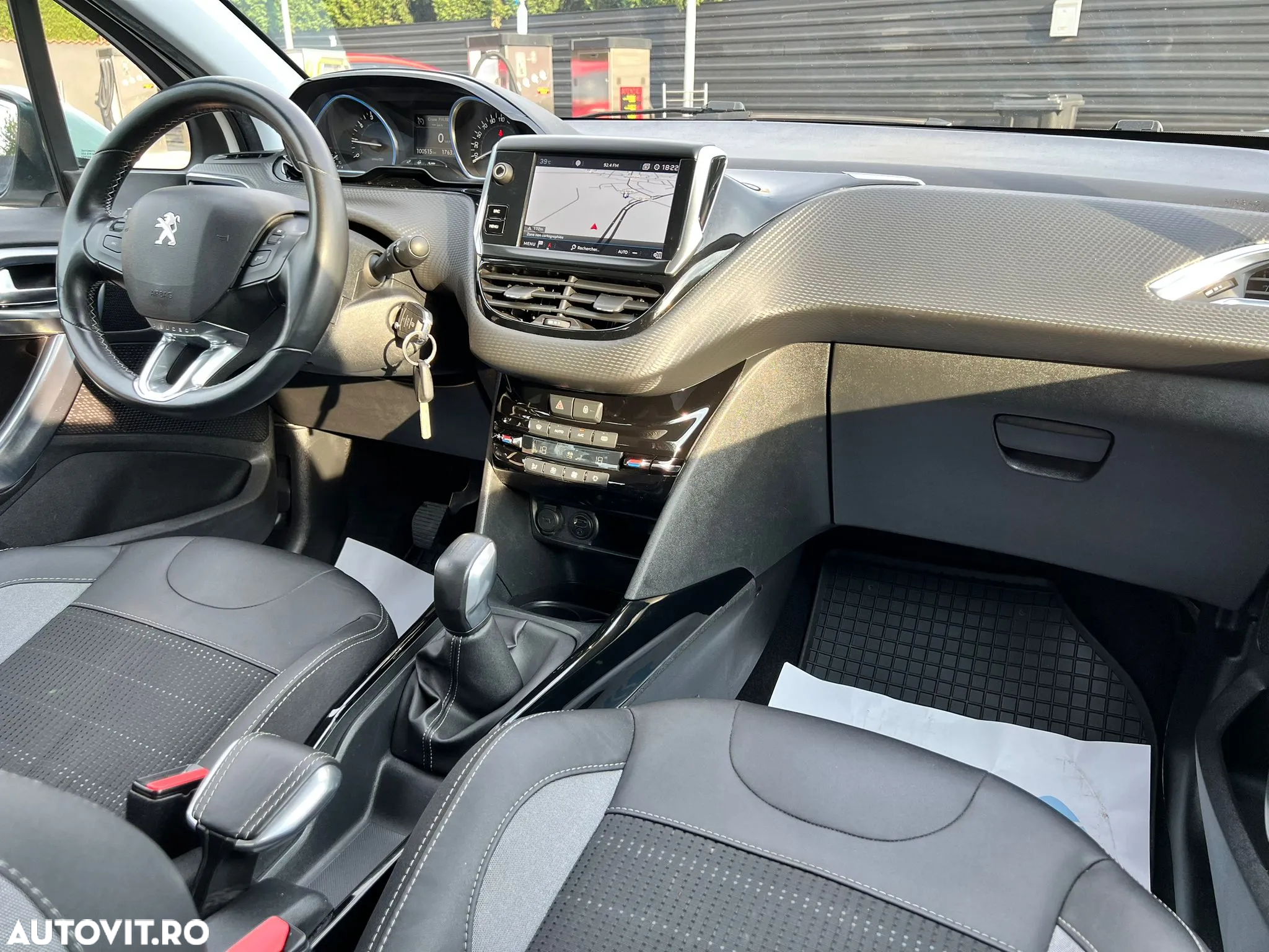 Peugeot 2008 1.2 PureTech Turbo S&S Allure - 17