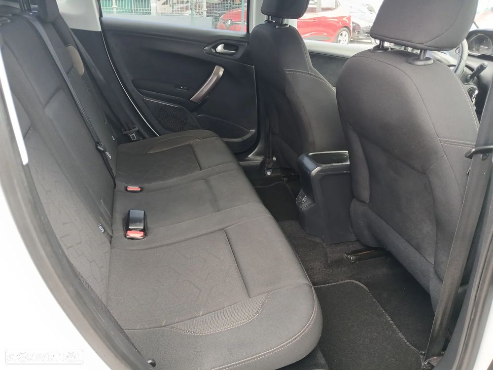 Peugeot 2008 1.2 PureTech Style - 20