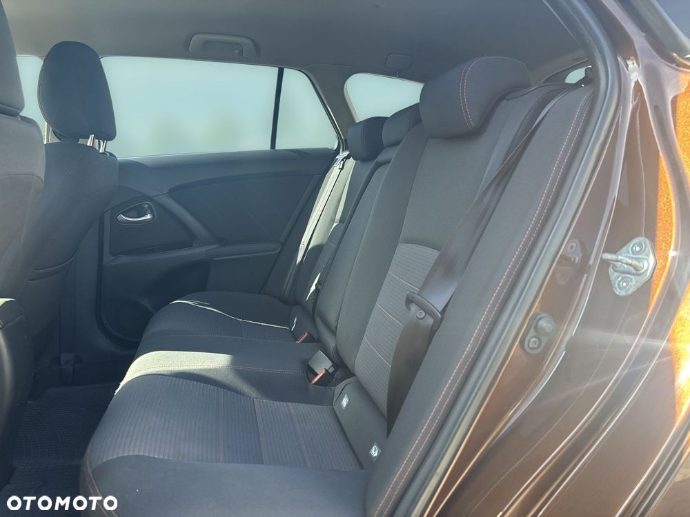 Toyota Avensis 2.0 D-4D Premium - 13