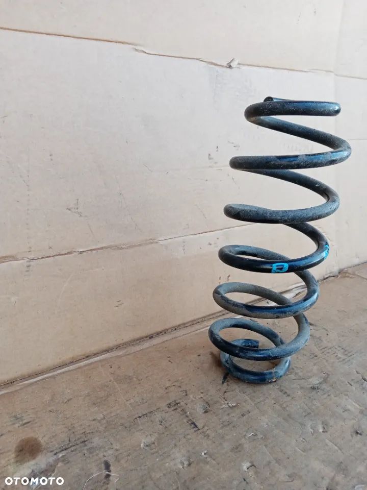 Sprężyna zawieszenia tył tylna Audi A3 8P - 2