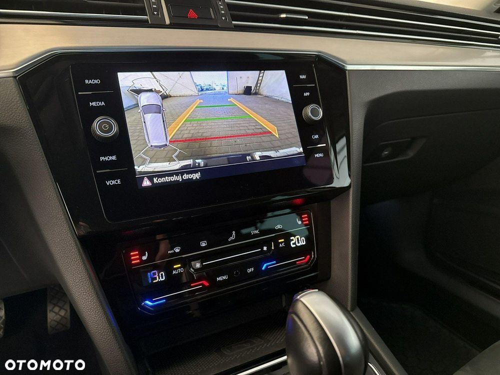 Volkswagen Passat - 27