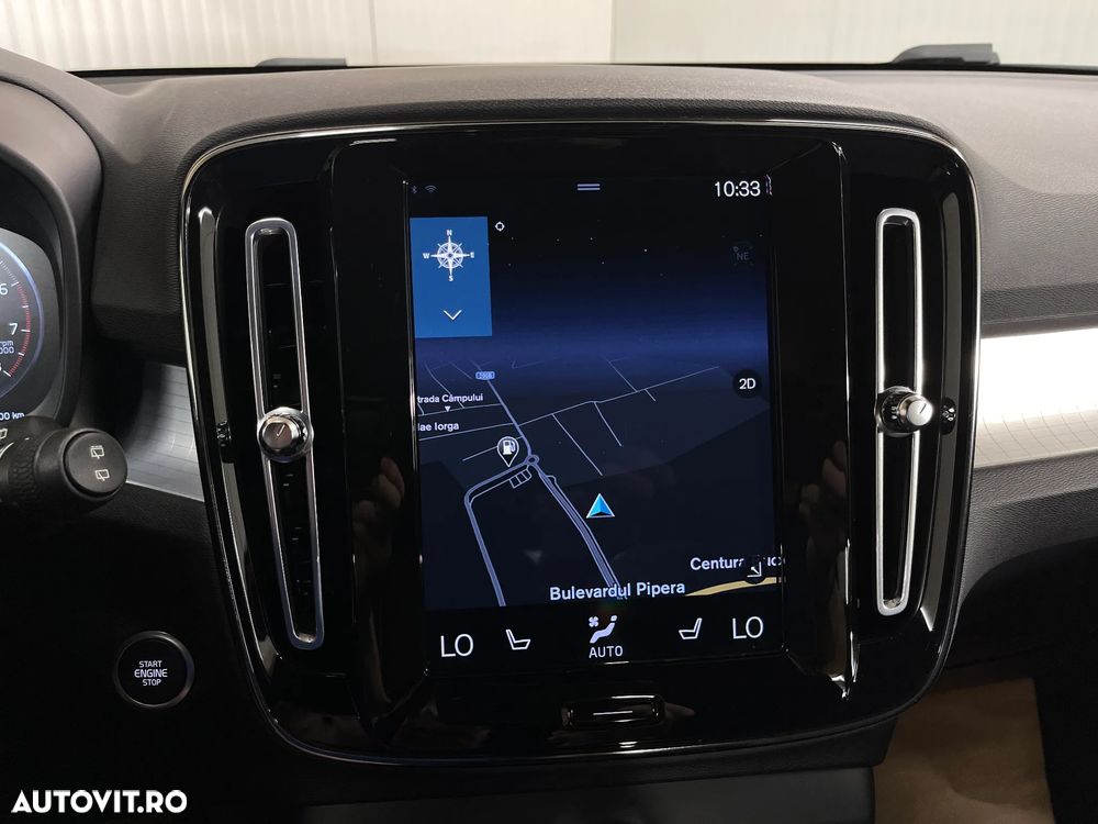 Volvo XC 40 B4 AT8 AWD Mild Hybrid Momentum Pro - 16