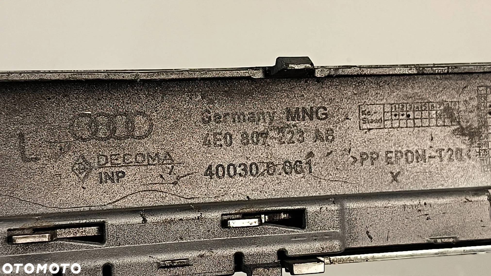 LISTWA CHROM LEWA PRZÓD 4E0807223AB Audi, A8 S8 D3 - 4