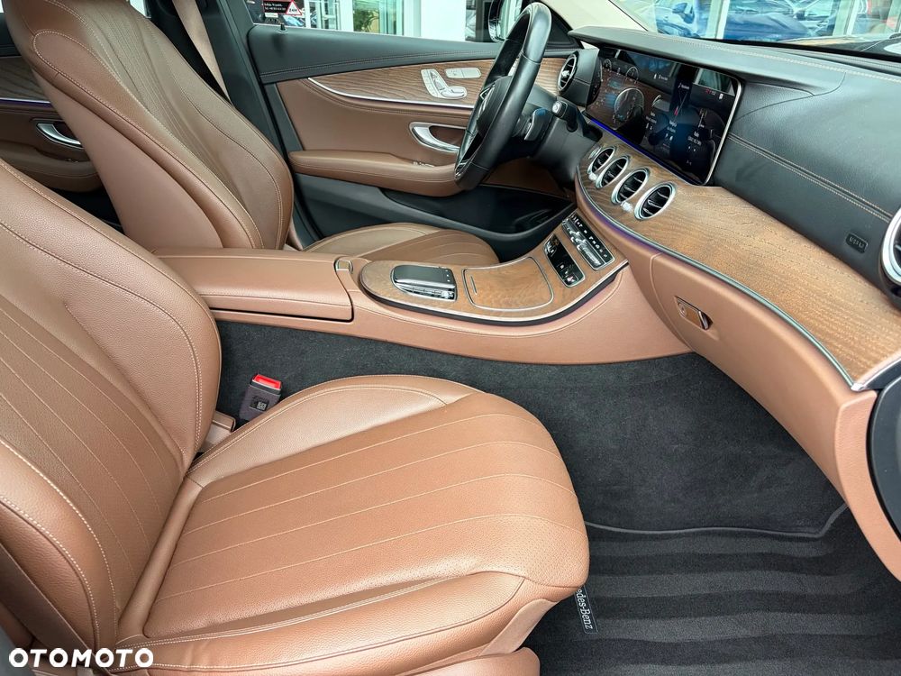 Mercedes-Benz Klasa E 220 d 4-Matic Exclusive - 21