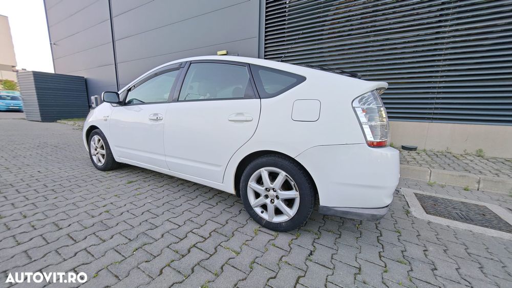 Toyota Prius (Hybrid) Sol - 5