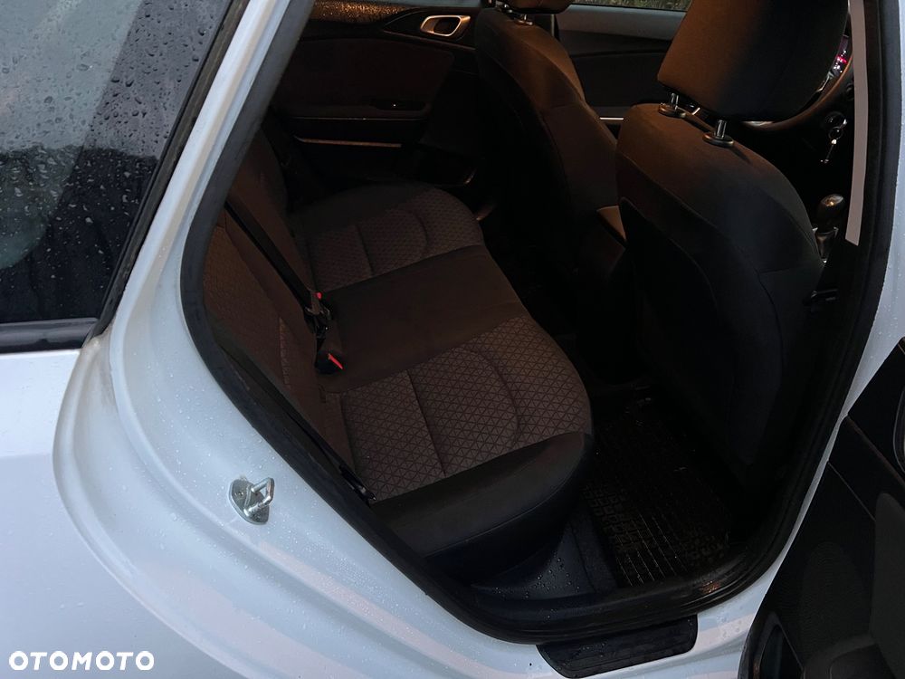Kia Ceed - 21