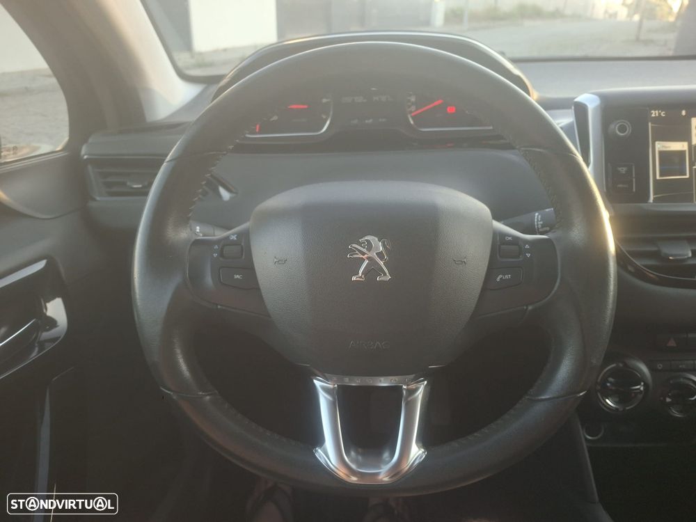 Peugeot 208 - 5