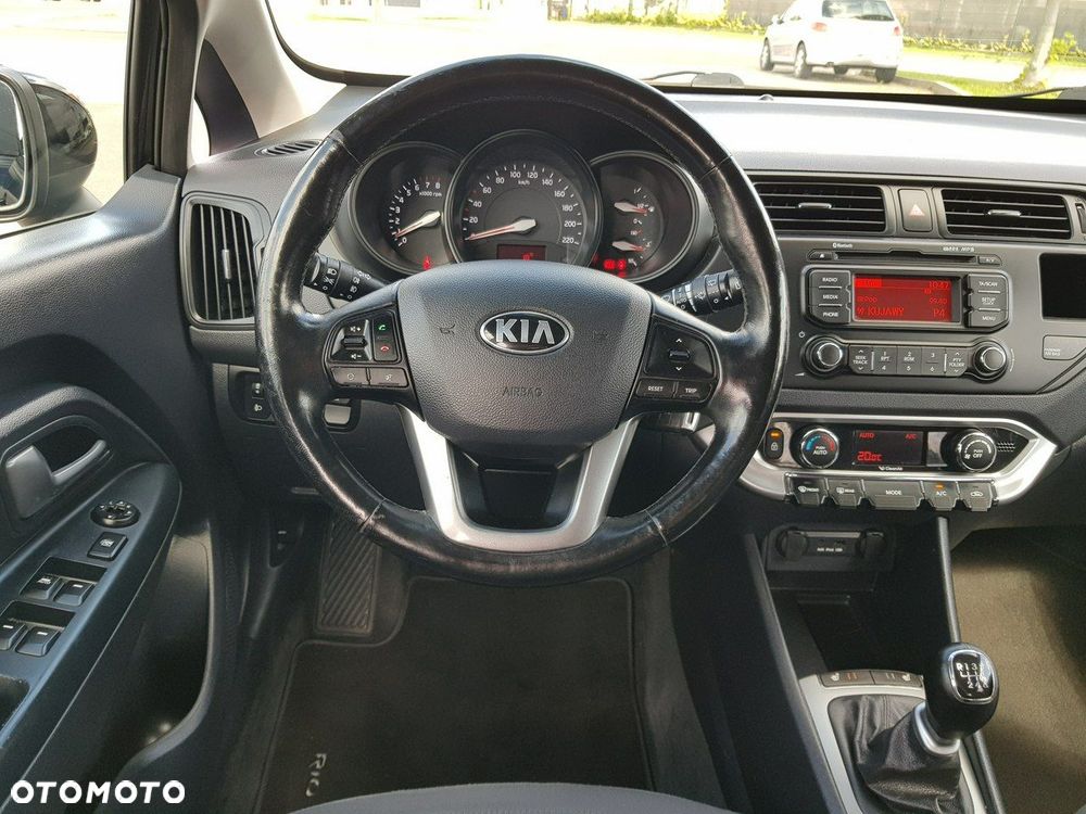 Kia Rio 1.4 Fifa World Cup Edition - 13