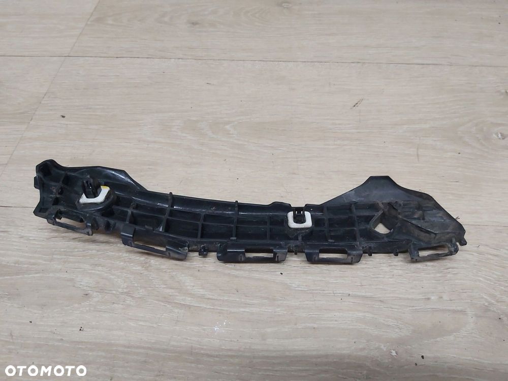 Toyota Yaris III II Lift 18-21r ślizg zderzaka prawy tył 52575-0D460 - 4