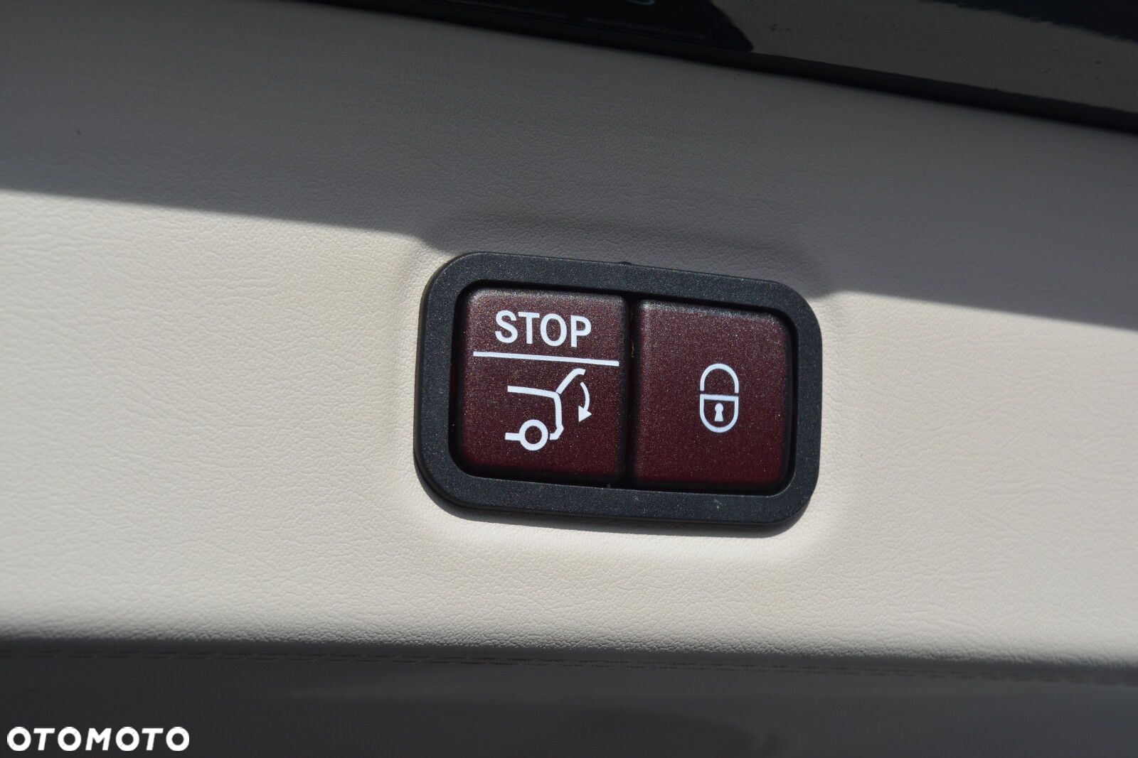 Mercedes-Benz GLS - 38