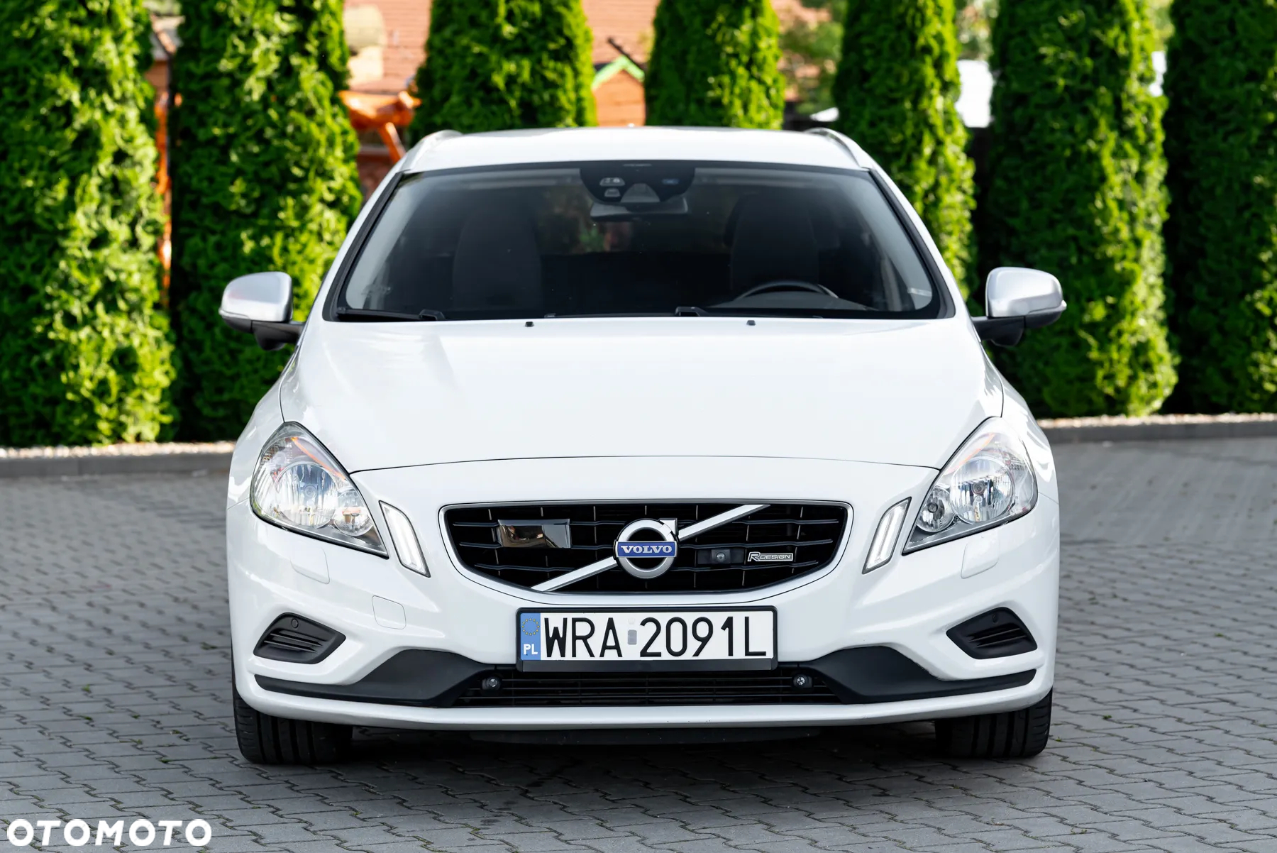 Volvo V60 D5 AWD R-Design - 4