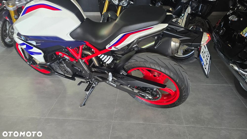 BMW G - 12