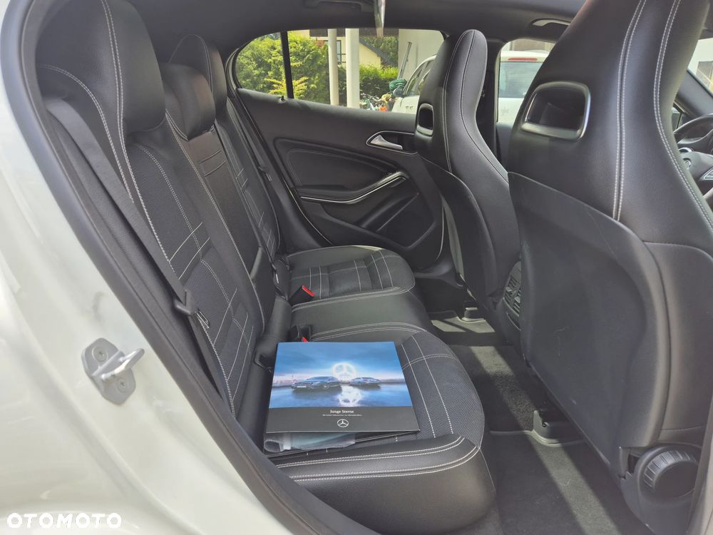 Mercedes-Benz GLA 200 Urban - 24