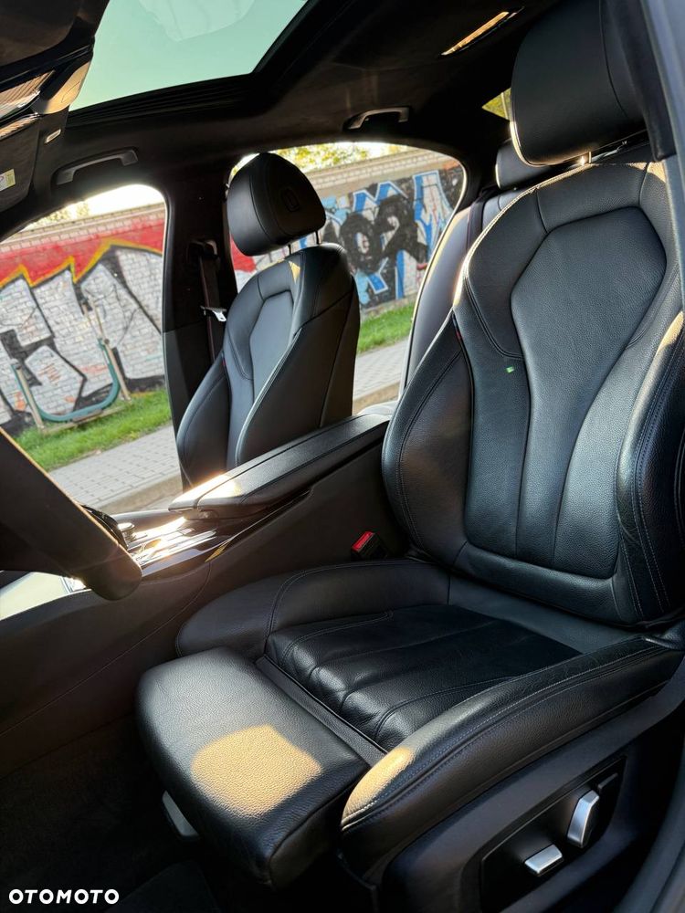BMW Seria 5 M550d xDrive - 28
