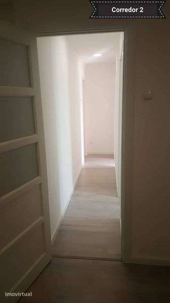 T1 central remodelado semi equipado rua Morais Soares - Grande imagem: 2/12