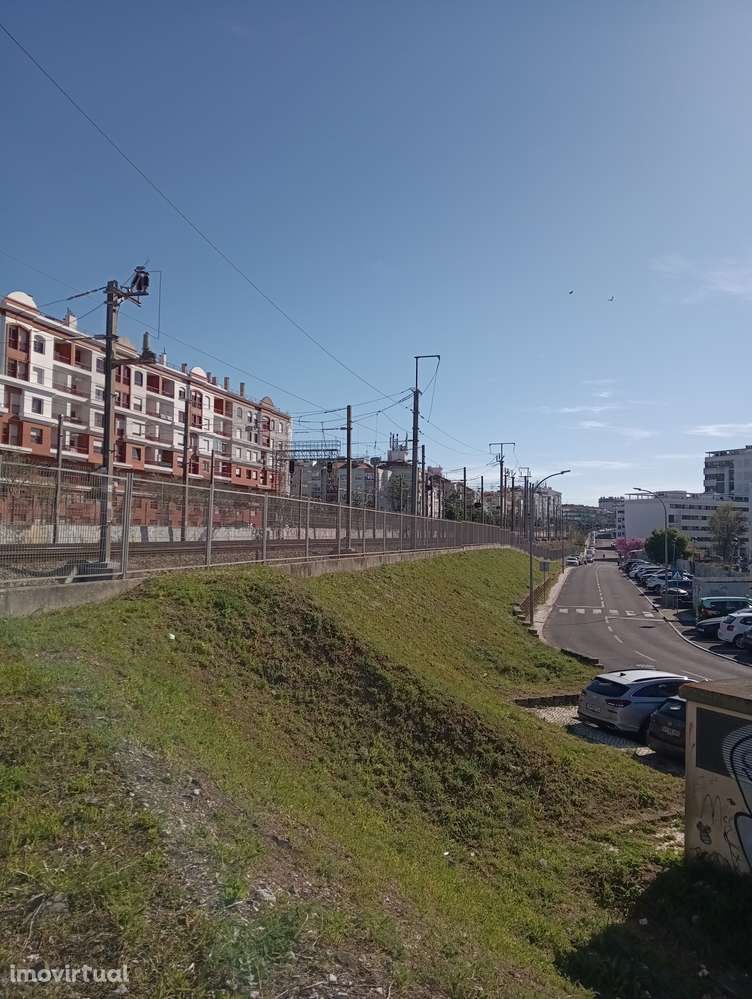 Terreno urbano em Venteira, Lisboa - Acesso pavimentado - Grande imagem: 3/3