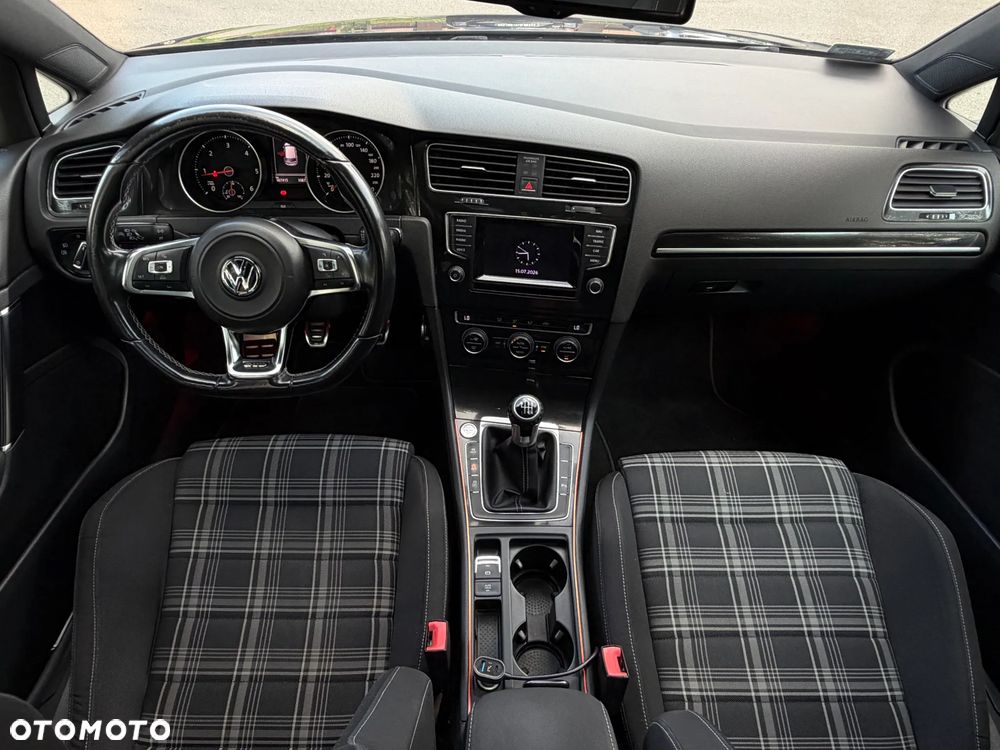 Volkswagen Golf - 23