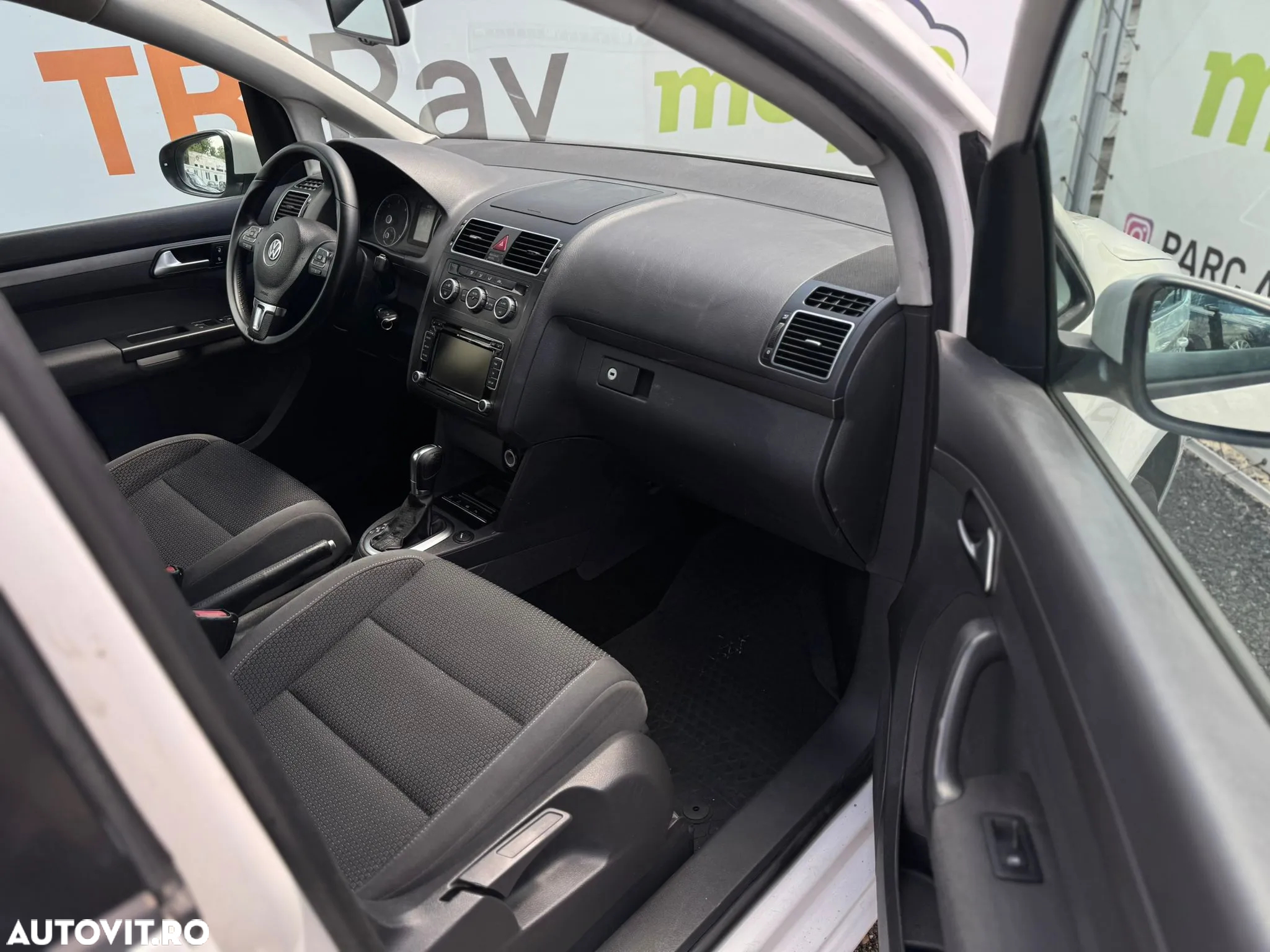 Volkswagen Touran 2.0 TDI DSG Comfortline - 9