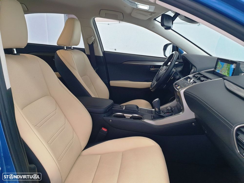 Lexus NX 300h Executive+ - 29